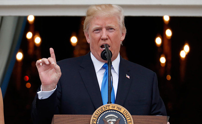 Четверть американцев считает, что Трамп должен влиять на СМИ.