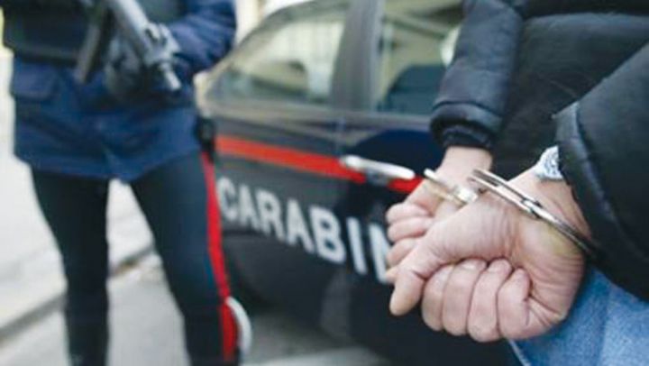 În 2008, bărbatul a fost reținut în flagrant în timp ce fabrica substanțe stupefiante. Foto: messinaora.it