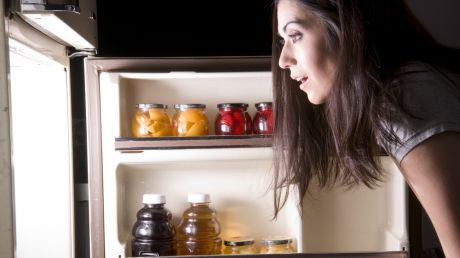 Dacă vrem să câştigăm bătălia cu kilogramele, masa de seară trebuie să devină o amintire.