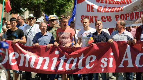 Платформа "Достоинство и правда" создала инициативную группу по сбору подписей в поддержку проведения референдума.