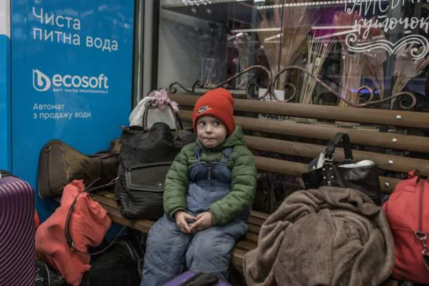 Больше половины детей Украины стали беженцами.
