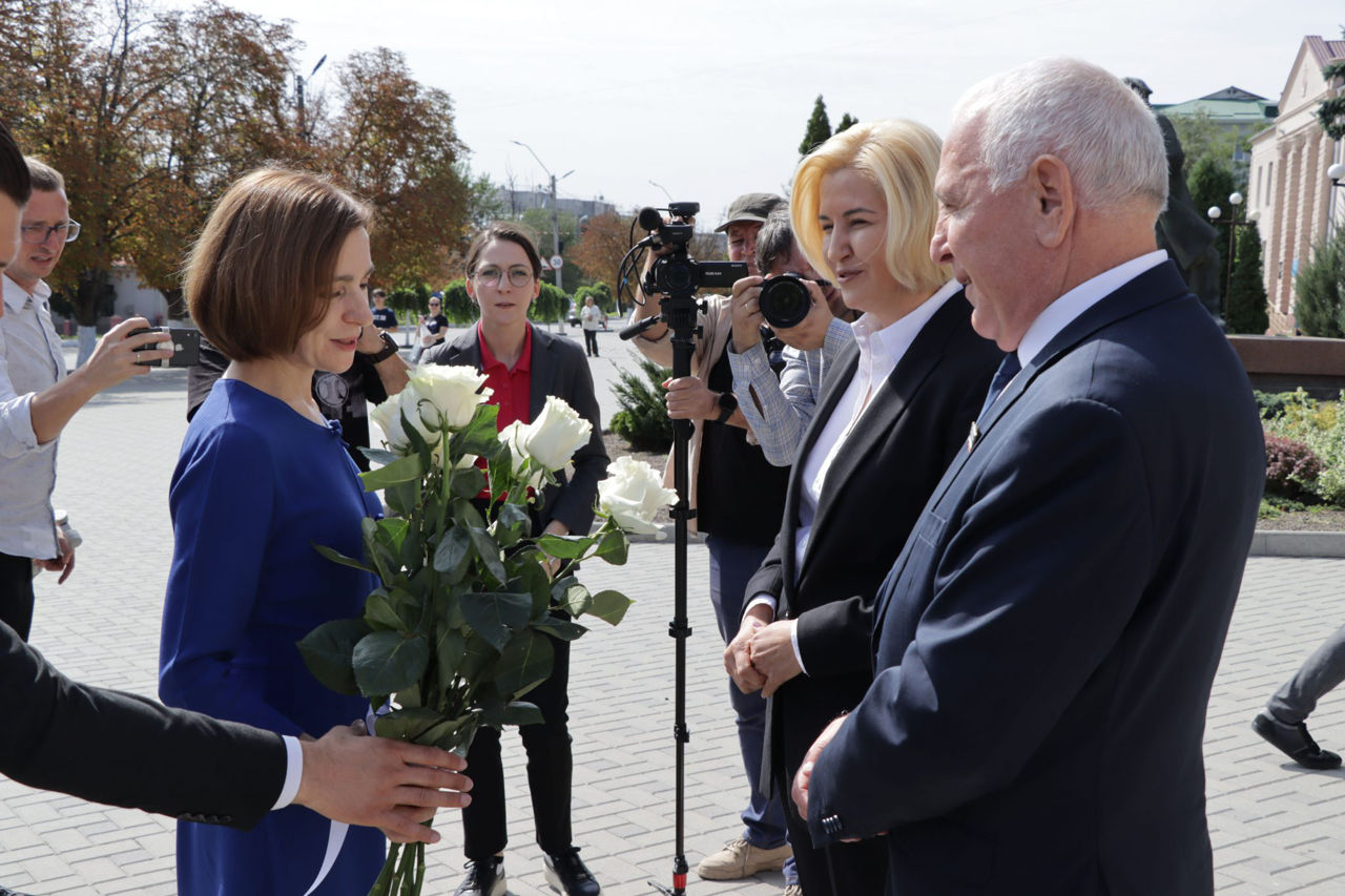 Санду о встрече с Влах: Когда мы принимали решение о визите, сначала спросили, будет ли она здесь.