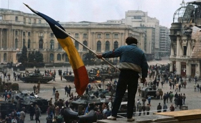 România marchează astăzi un sfert de secol de la revoluţia care a schimbat cursul istoriei sale.