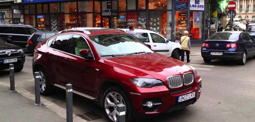 Bogaţi acordă o importanţă mai mare atractivităţii fizice a partenerului. Foto: 4tuning.ro