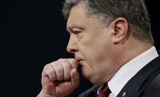 Порошенко никак не прокомментировал другой резонансный теракт — убийство в Анкаре российского посла Андрея Карлова.