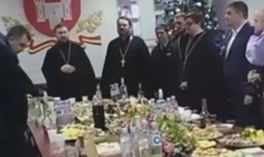 Представители Департамента пенитенциарных учреждений пока не прокомментировали ситуацию.