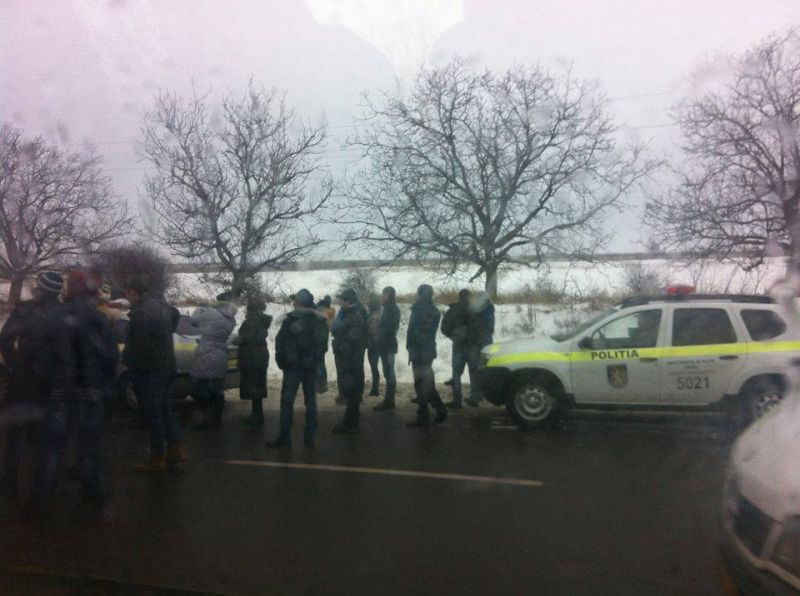 Столкнулись восемь автомобилей, образовав на дороге километровую пробку.