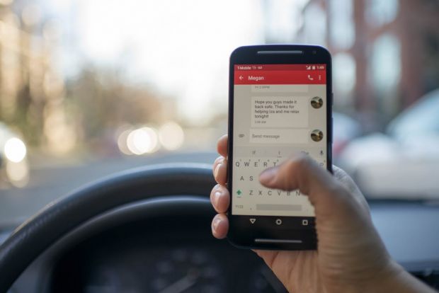 Boala pe care o faci dacă folosești prea des un smartphone