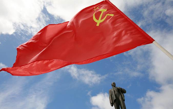 КПРФ уже помогает работникам разгромленных облкомитетов украинской компартии. Фото: РИА Новости