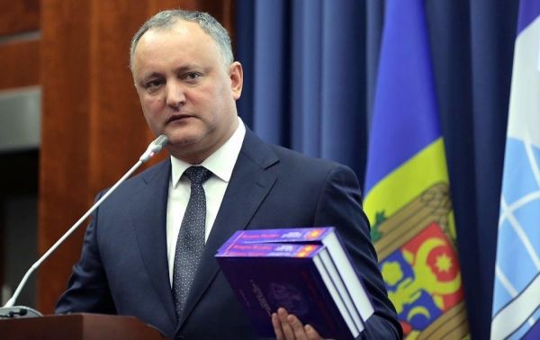 Igor Dodon le-a prezentat studenților de la MGIMO cartea ”Istoria Moldovei”.
