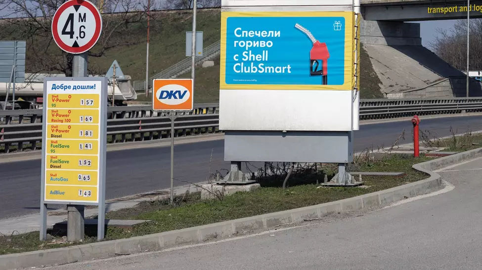Românii merg în masă în Bulgaria pentru a-și face plinul: Dacă prețurile vor crește, vom fi și mai mulți.