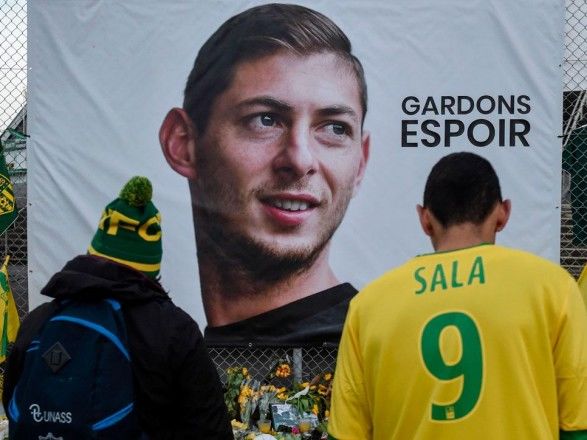 Самолет пропал с радаров за два часа до запланированного прибытия. 