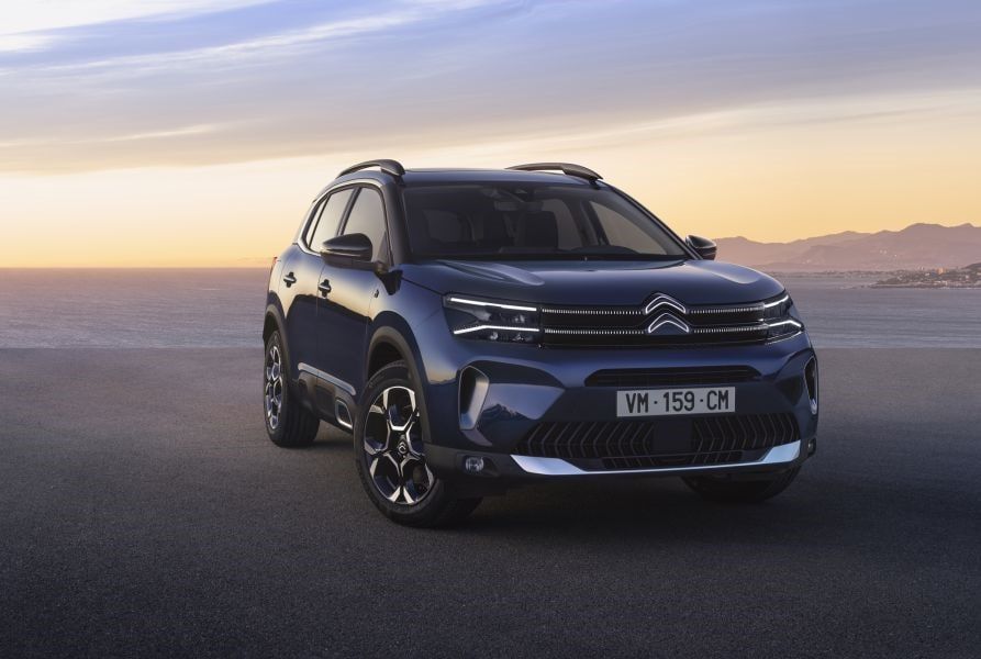 Citroen представила обновленный кроссовер C5 Aircross.