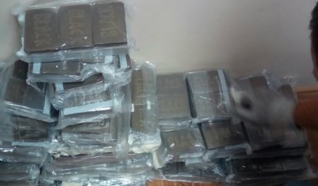 В стенках морозильника было найдено  45 килограммов гашиша.