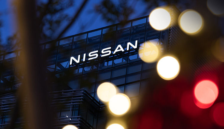 Toyota предлагает помощь Nissan после срыва переговоров о слиянии с Honda.