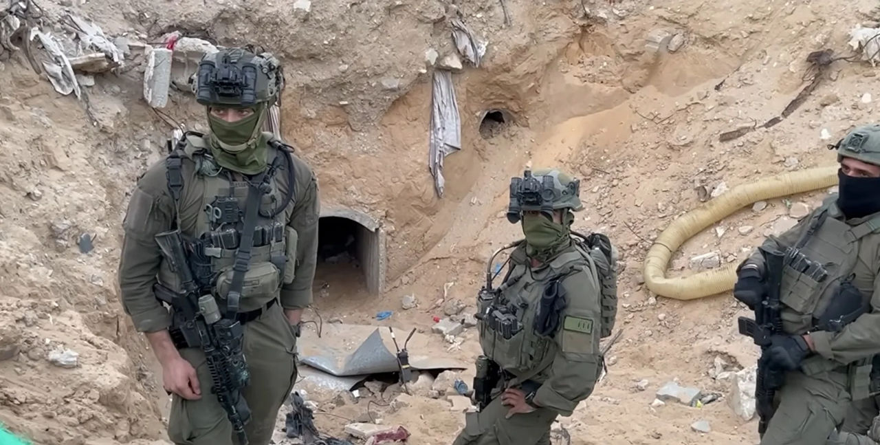 Jurnaliștii au arătat cum arată tunelurile Hamas unde ostaticii au fost ținuți luni de zile.