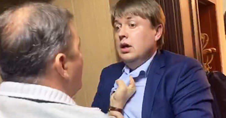 Опубликовано видео драки Олега Ляшко и депутата от партии Зеленского.