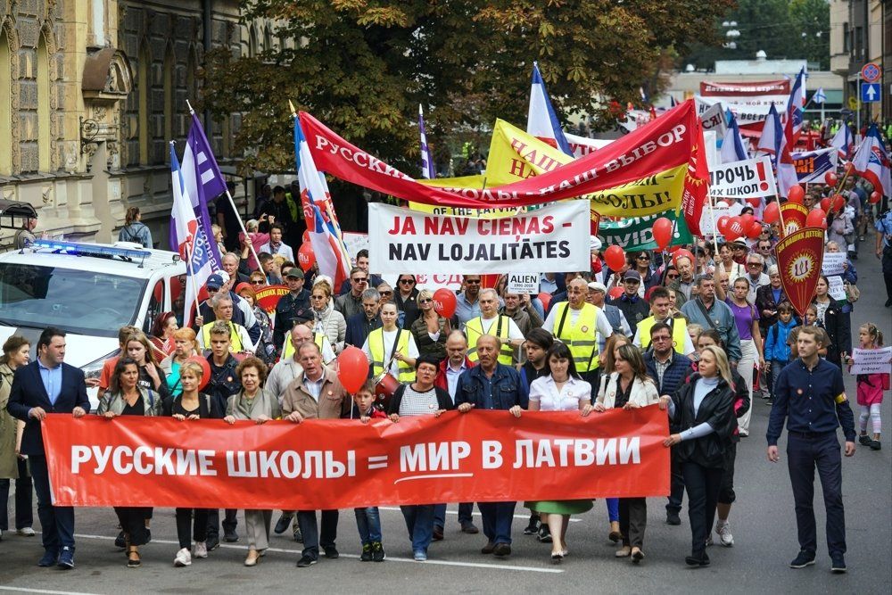 В Латвии выступили против "самодостаточности русского языка".