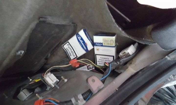 Un autovehicul blindat cu țigări de contrabandă, reţinut la frontiera de stat. 
