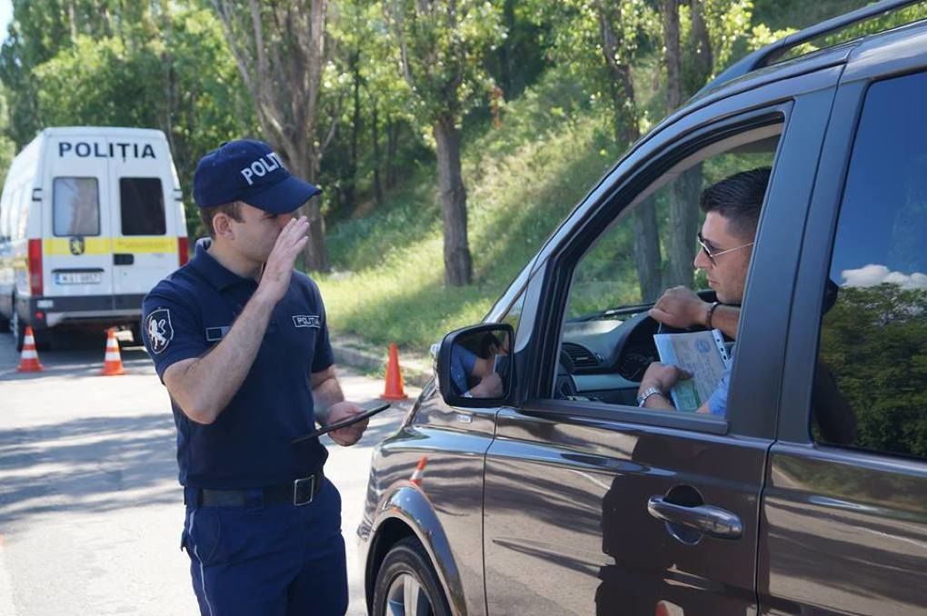 Cum scapă șoferii de amenzi.