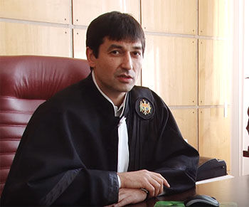 За последние 7 лет судья Олег Стерниоалэ указал более чем скромные доходы в своих декларациях о доходах и имуществе.
