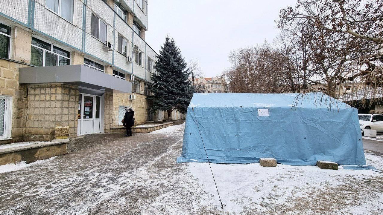 Тестирование на COVID-19 в палатках проводится по направлению от врача.