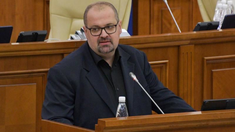 КС утвердил мандат депутата БКС Адриана Лебединского.
