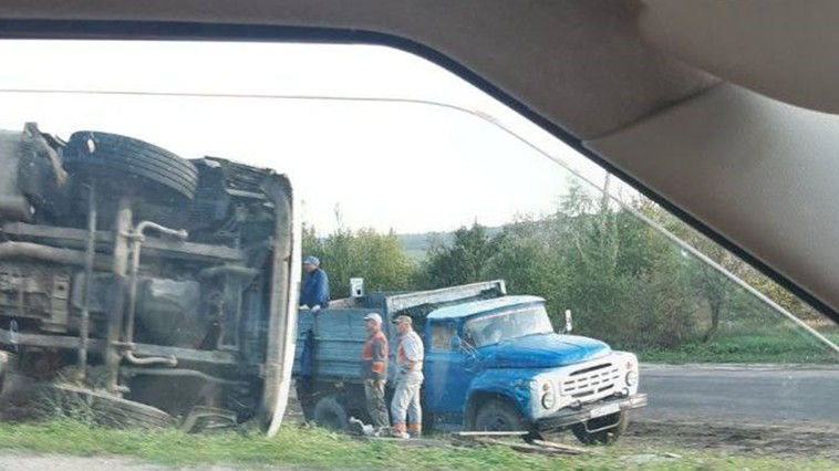 Un camion s-a răsturnat lângă Orhei: Un bărbat, transportat la spital.