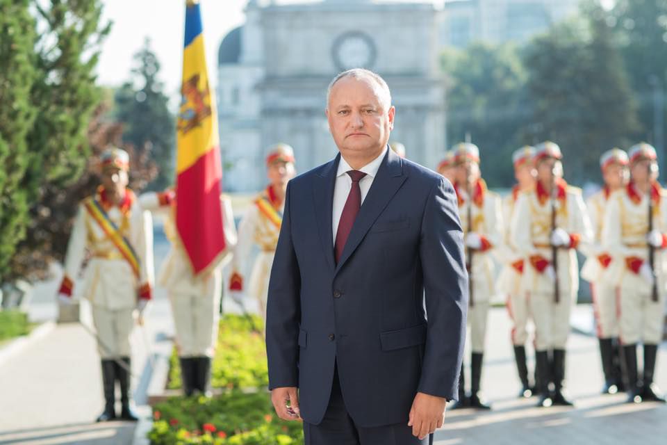 Президент Молдовы Игорь Додон поздравил всех граждан страны с Днем национального языка.
