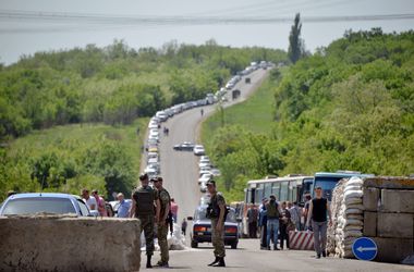 Подписание не означает введения военного положения, а лишь регулирует его на случай введения.