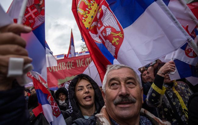В Сербии оппозиция уже девять дней протестует против результатов выборов.