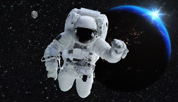 Cum arată noul costum pentru astronauţi creat de Space X
