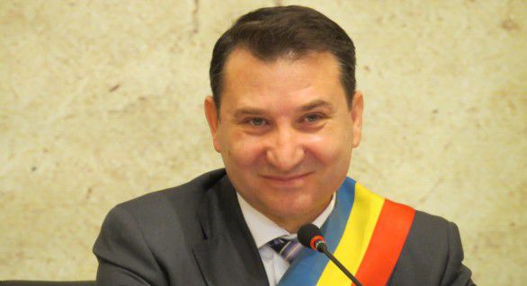 La întoarcere, primarul Bacăului va trebui să depună la dosarul aflat pe rolul Tribunalului Bacău dovada întâlnirii cu omologul său din Chişinău.