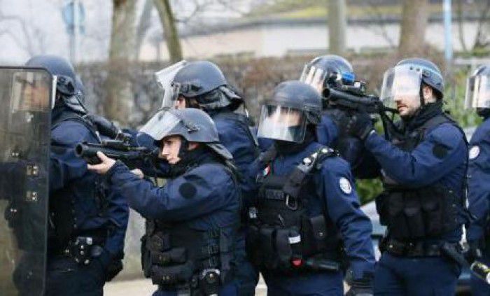 Arestați fiind bănuiți că pregăteau un atentat terorist în Franța. Foto: AP 