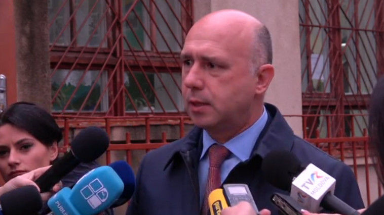 Premierul Pavel Filip și-a exercitat dreptul de vot la ora 08:00. Foto: captură video