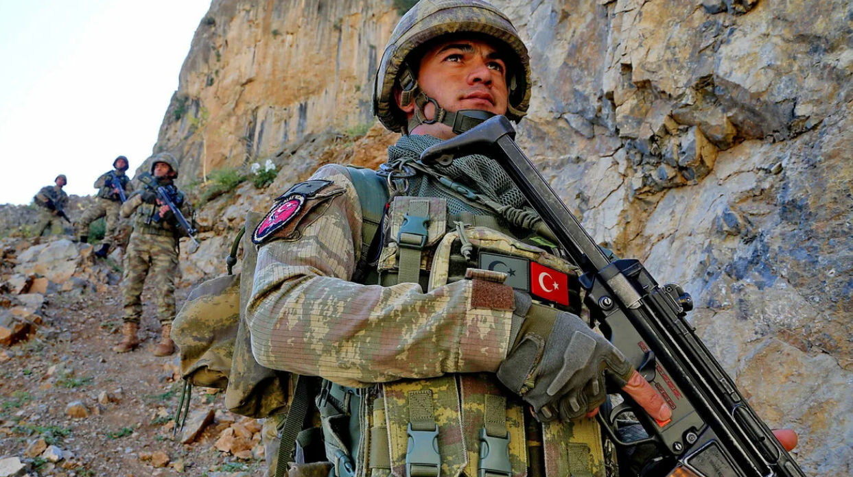 В Турции заявили о ликвидации армией 25 боевиков РПК на севере Ирака и Сирии.