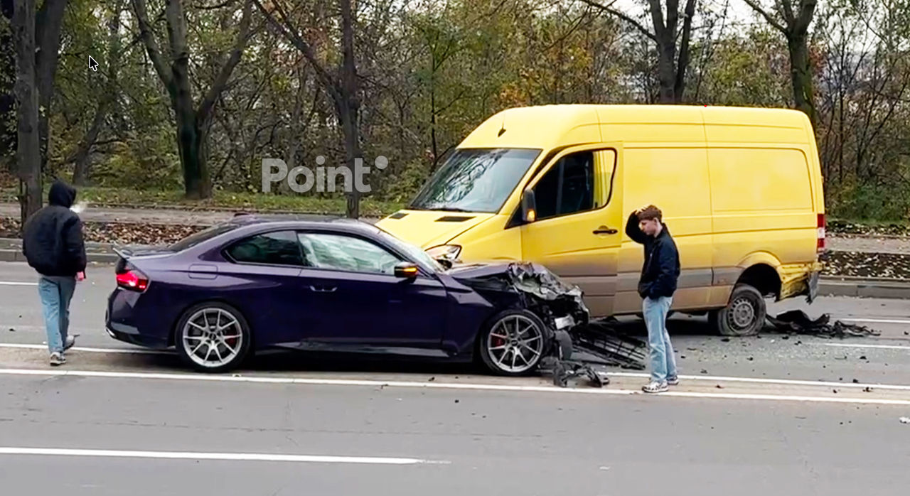 В Кишинёве произошло очередное ДТП с участием спортивного BMW.