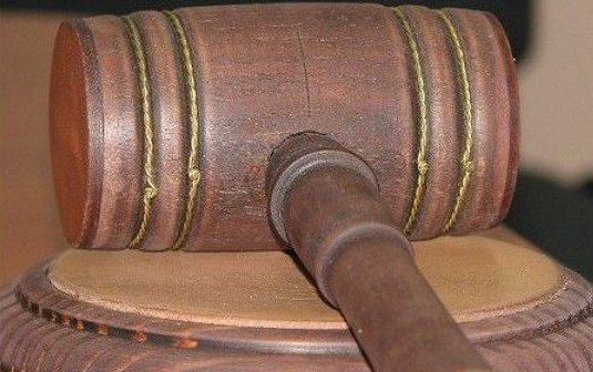 За содеянное водителя приговорили к 6 месяцам лишения свободы с возмещением пострадавшим морального ущерба в размере 10 тысяч леев.