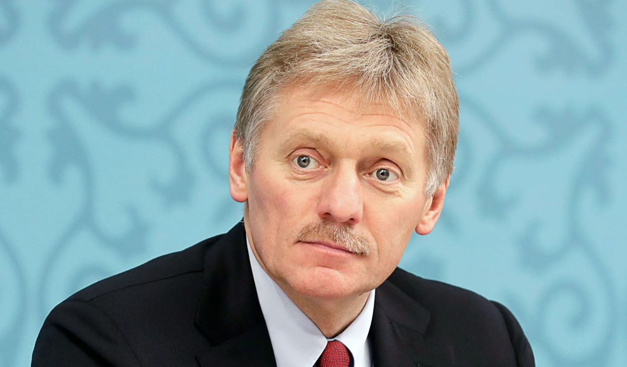Песков назвал преувеличенными сообщения об "ажиотаже" в аэропортах.