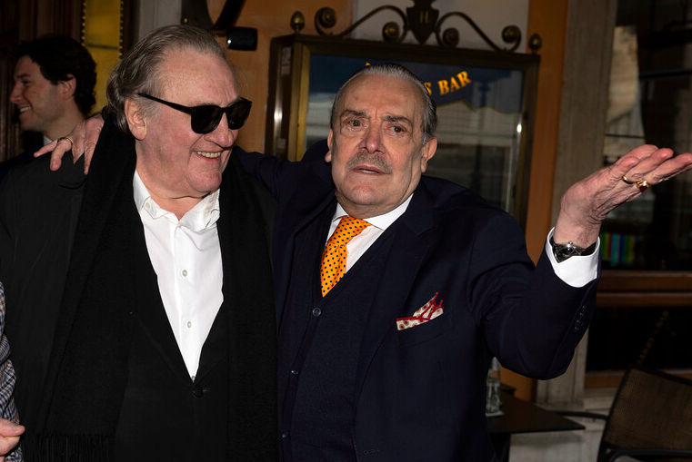 Depardieu a încheiat un acord cu paparazzo-ul italian care l-a dat în judecată.