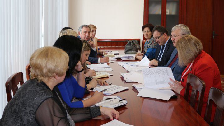 Şarov: Şcolile româneşti care nu vor rămâne fără susţinerea Chişinăului. Foto: publika.md