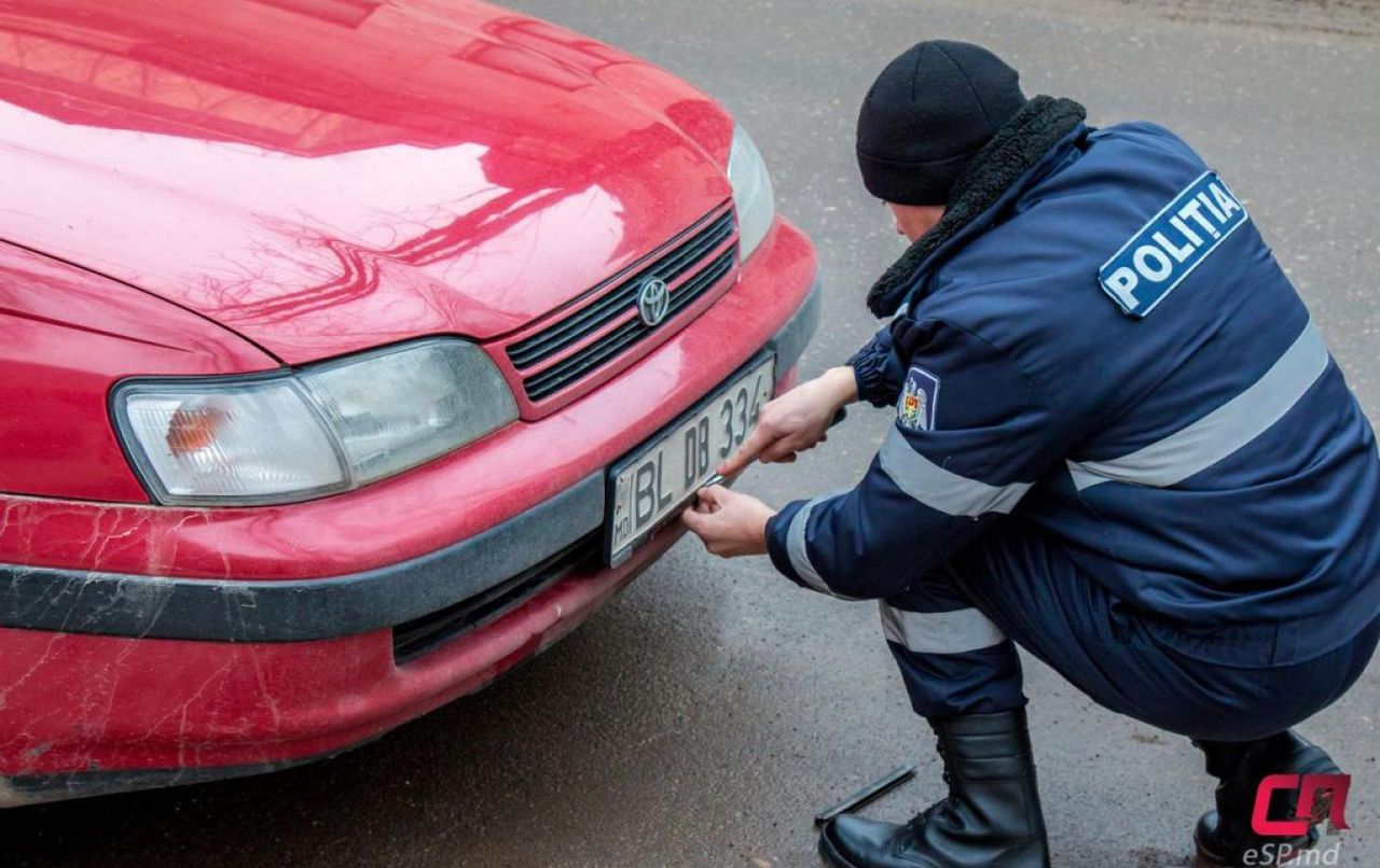Полицию лишили права снимать номерные знаки у неправильно припаркованных автомобилей.