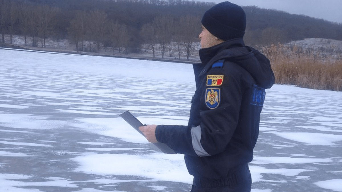 Salvatorii avertizează: Gheața de pe lacuri rămâne subțire și periculoasă.