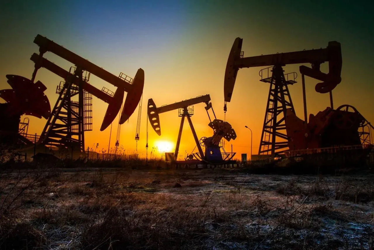 Нефть снова подорожала после новых ударов между США и Ираном.
