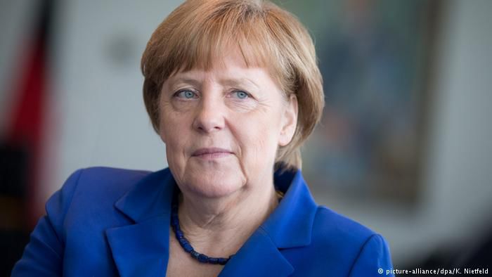 Merkel se întâlneşte vineri cu Macron la Paris pentru o şedinţă de lucru