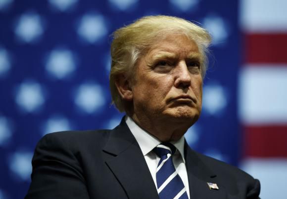 Trump taxează importurile de oțel și aluminiu. Foto: Digi24
