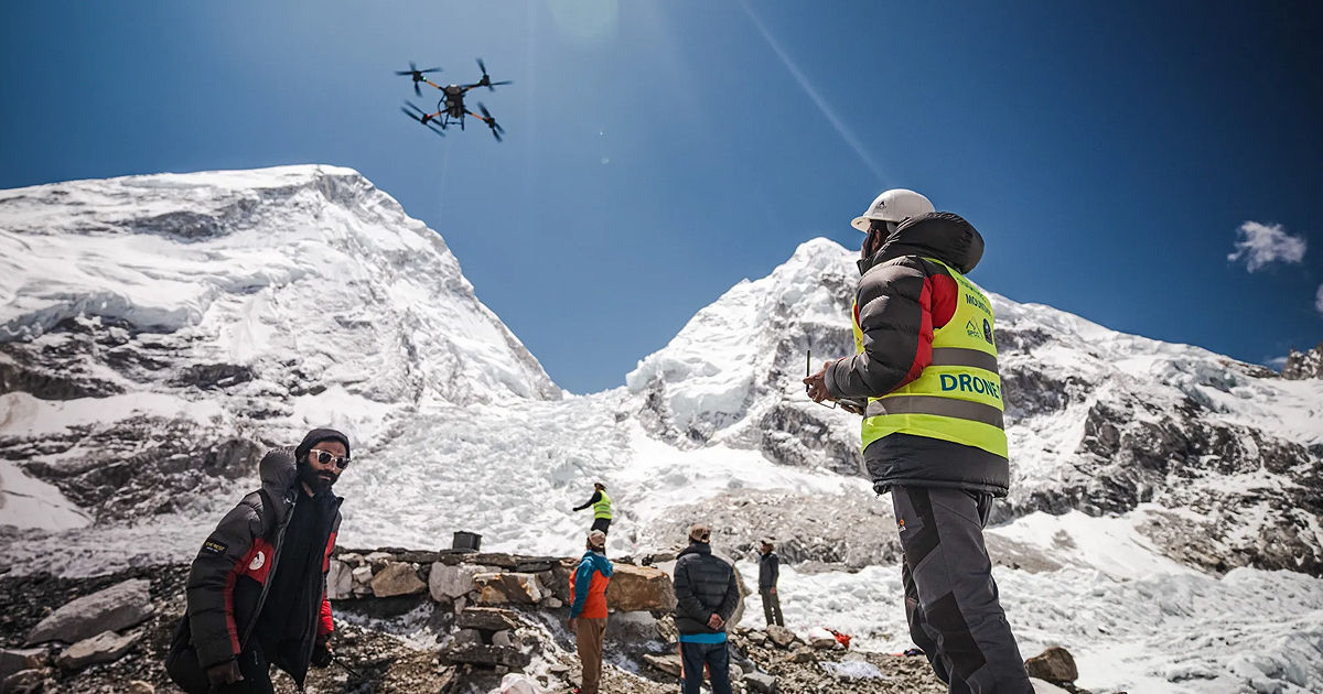 Nepal a început să utilizeze drone pentru colectarea deșeurilor de pe Everest.