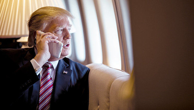 В Китае высмеяли сообщения о прослушке телефонов Трампа.