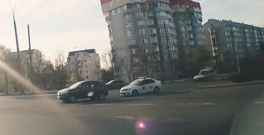 На Рышкановке полицейский автомобиль въехал в легковушку.