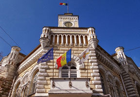 La primăria Chișinău s-au desfășurat proteste împotriva construcţiilor ilegale și lichidării chioșcurilor de ziare. 